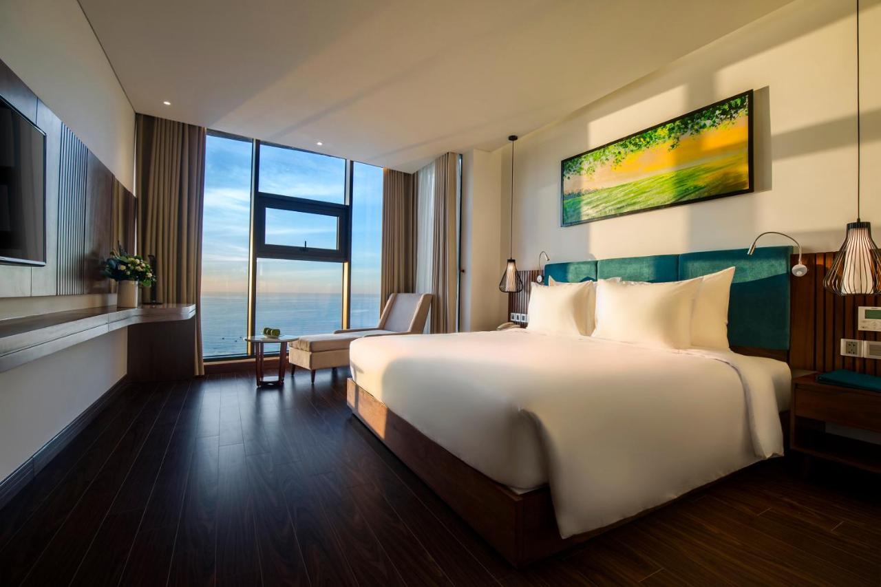 Maximilan Danang Beach Hotel Exterior foto