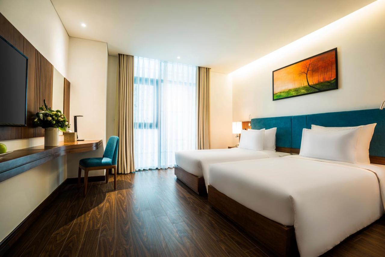 Maximilan Danang Beach Hotel Exterior foto
