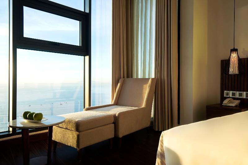 Maximilan Danang Beach Hotel Quarto foto